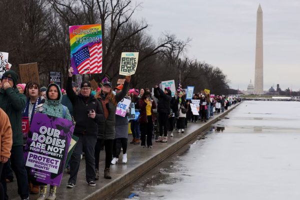 Χιλιάδες συγκεντρώνονται στην Ουάσινγκτον για να διαμαρτυρηθούν για την ορκωμοσία του Τραμπ