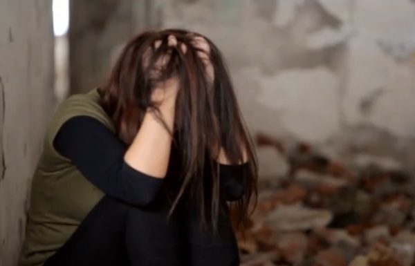 «Θα τους ξέσκιζα» – Τι λέει ο πατέρας της 16χρονης που βιάστηκε στην Πάτρα