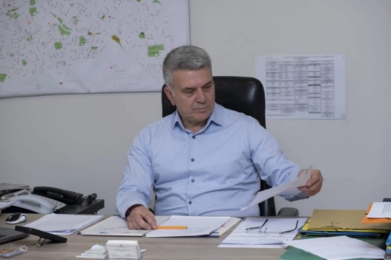 Τα μισά πεζοδρόμια της Νέας Ιωνίας εμφανίζουν απαράδεκτη εικόνα σύμφωνα με τον Δήμαρχο