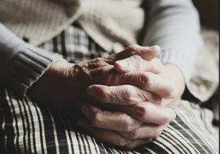 Θεσσαλονίκη: 87χρονος επιχείρησε να δολοφονήσει την 79χρονη σύζυγό του με κουζινομάχαιρο