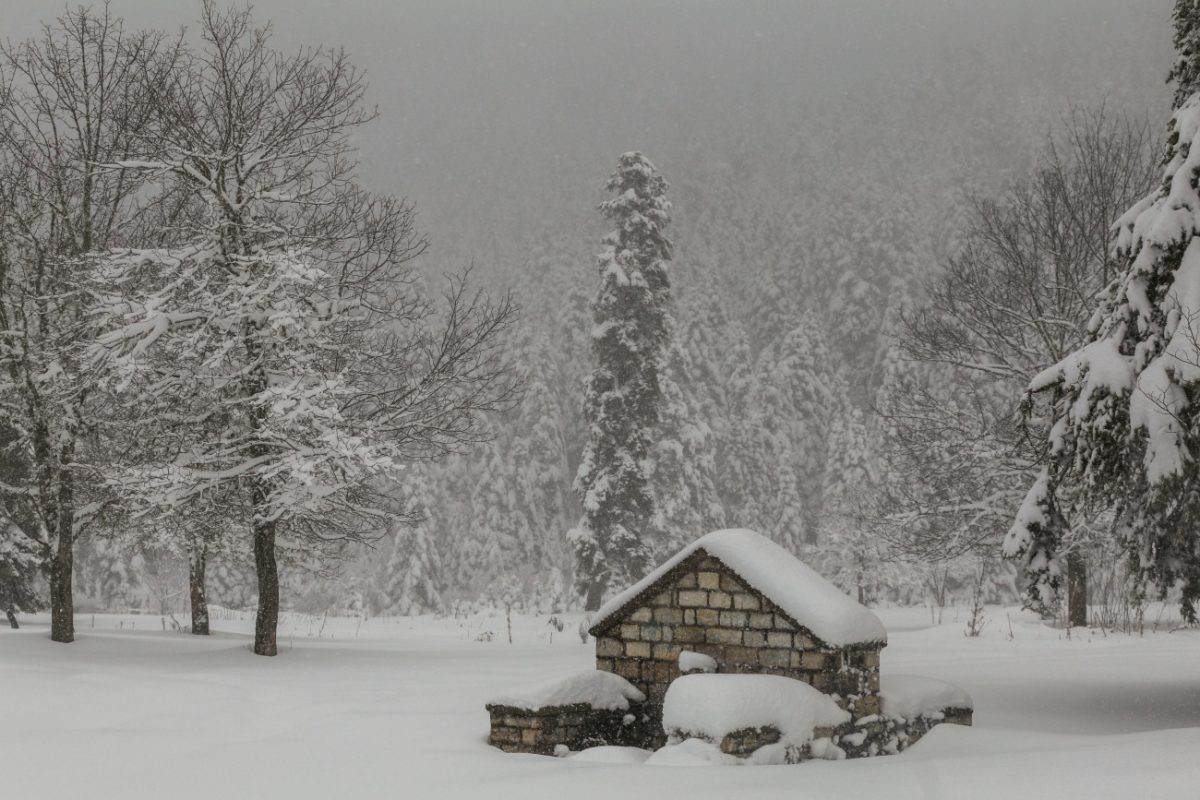 Καιρός: Βροχές το Σάββατο – Έρχονται καταιγίδες, χιόνια και πτώση της θερμοκρασίας την Κυριακή