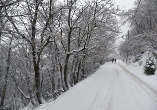 Επιμένει η κακοκαιρία: Πού θα σημειωθούν καταιγίδες και χιονοπτώσεις τις επόμενες ώρες