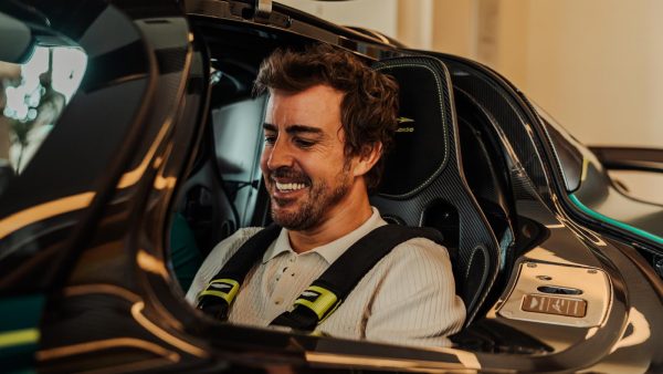 Formula 1: Ο Fernando Alonso γυμνάζει τον λαιμό του εν όψει της νέας σεζόν και οι εικόνες προκαλούν δέος