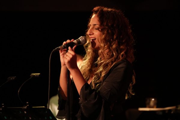 Η Δανάη Παπαδοπούλου μας αποκαλύπτει όλα όσα θα δούμε στην παρουσίαση του δίσκου της