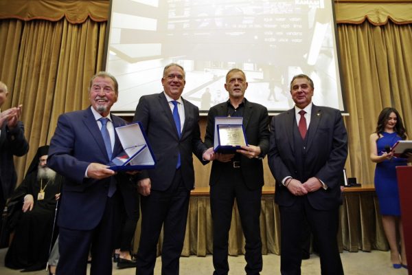 Βράβευση Δημάρχου Πειραιά Γιάννη Μώραλη από το Ε.Β.Ε.Π.