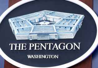 «Θα βρούμε δισεκατομμύρια δολάρια απάτης και κατάχρησης», λέει ο Τραμπ για τον έλεγχο του Μασκ στο Πεντάγωνο