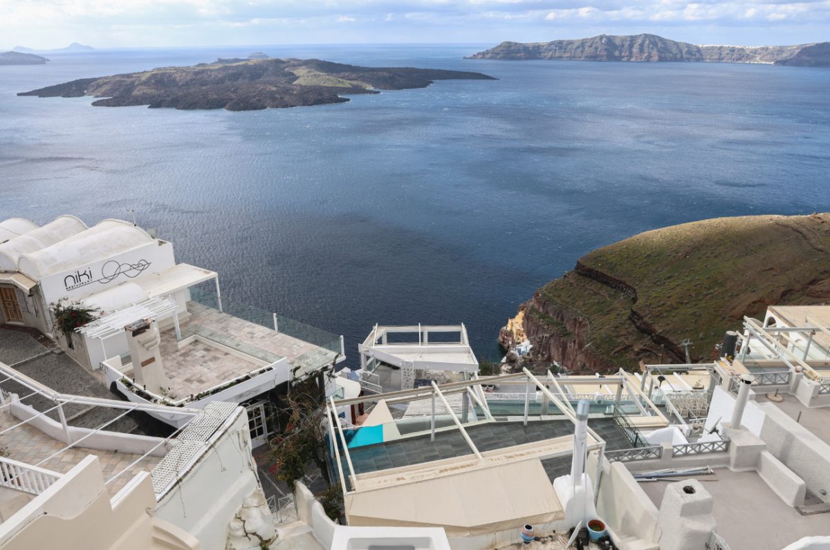 Παπαζάχος για Σαντορίνη: «Μέρα με τη μέρα καλύτερη εικόνα, τα κτίρια δέχτηκαν σχετικά μικρές δυνάμεις»