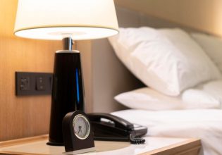 Τρίκαλα: Ζευγάρι βρήκε κρυφή κάμερα σε Airbnb – Τι λέει ο ιδιοκτήτης