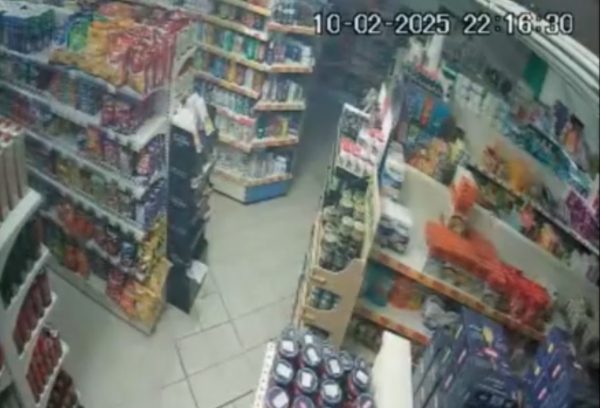 Σαντορίνη: Η στιγμή που ο σεισμός 5,3 Ρίχτερ χτυπά το νησί