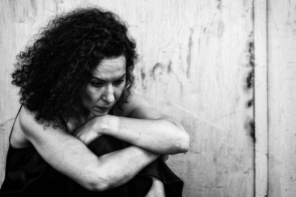 Δώρα Χρυσικού – «Η Δάφνη ντρέπεται που πάντα προσπερνούσε και συνήθιζε τη βία»