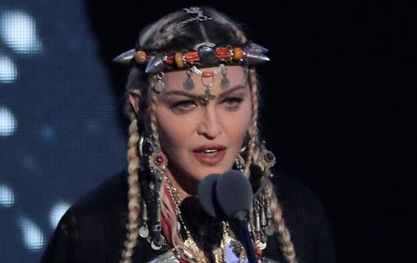 Μαντόνα: Σφοδρή επίθεση εναντίον του Τραμπ – «Εάν πρόκειται για αστείο, εγώ δεν γελάω»