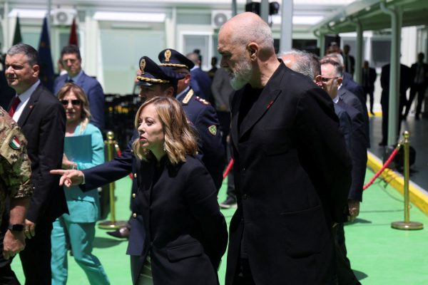 Νέο σχέδιο Μελόνι: Απελάσεις μεταναστών μέσω Αλβανίας