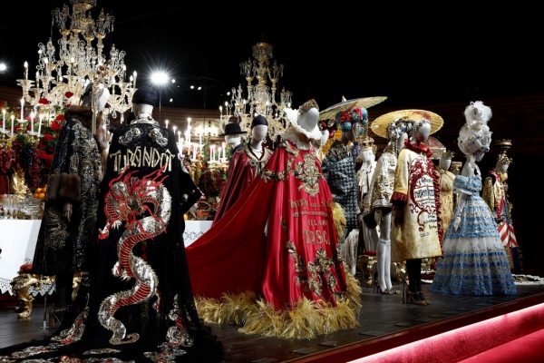 Μια ξενάγηση που κόβει την ανάσα στην έκθεση των Dolce & Gabbana στο Grand Palais του Παρισιού