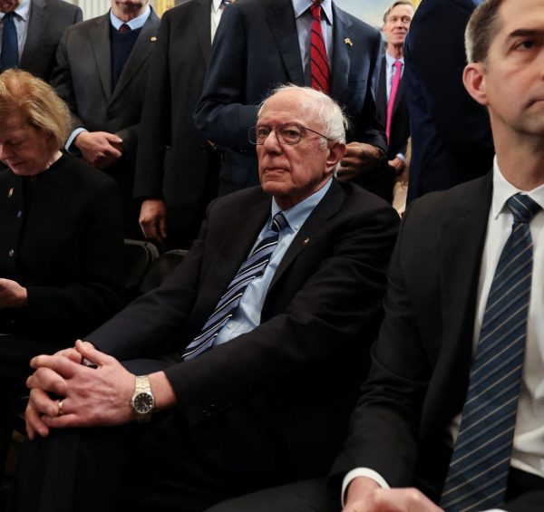 «Ζούμε μια επικίνδυνη στιγμή στην αμερικανική ιστορία» – Ο Μπέρνι Σάντερς ενάντια στον Τραμπισμό