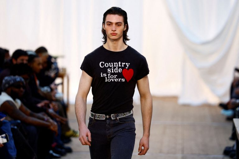 Μόδα και πολιτική – «Η ανθεκτικότητα είναι αντίσταση»