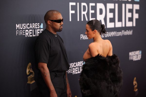 Ανατροπή στις καθυστερήσεις: Μήπως η Μπιάνκα Σενσόρι δεν είναι το «θύμα» του Κάνιε Γουέστ όπως όλοι νομίζουν;