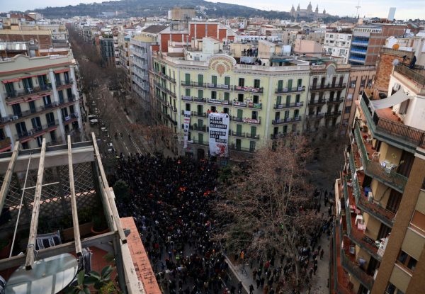 Βαρκελώνη: Ο δήμος αγοράζει κτίριο για να αποτρέψει εξώσεις λόγω Airbnb
