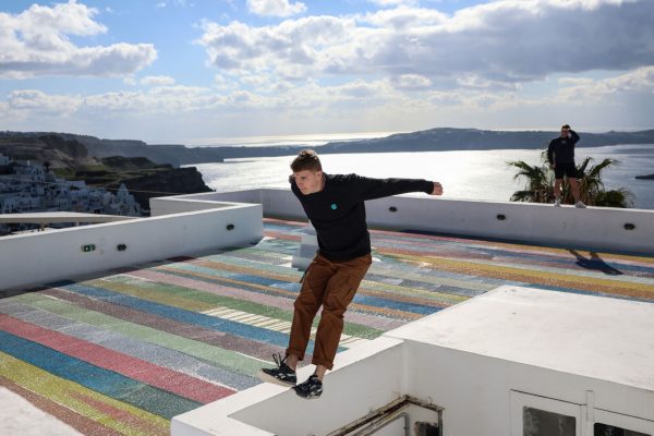 Σαντορίνη: Όταν η γη τρέμει, αλλά το παρκούρ συνεχίζεται