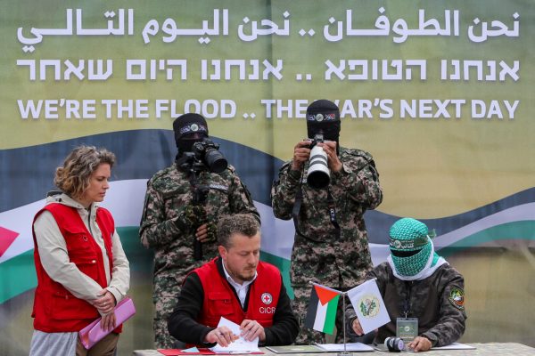 Γάζα: Χαμάς και Ισλαμική Τζιχάντ έδωσαν στη δημοσιότητα τα ονόματα των τριών ομήρων που θα απελευθερωθούν