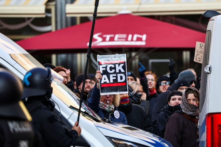 Γερμανία: Διαδηλώσεις εκατοντάδων χιλιάδων πολιτών εναντίον της ακροδεξιάς