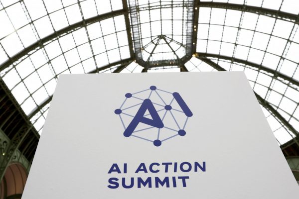 Στη Σύνοδο για την Τεχνητή Νοημοσύνη ο Μητσοτάκης – Πιέσεις για χαλαρούς κανόνες στην ΑΙ