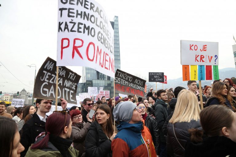 Σαράγεβο: «Πού είναι η ανάληψη ευθύνης;» – Στους δρόμους οι φοιτητές για τις φονικές πλημμύρες –