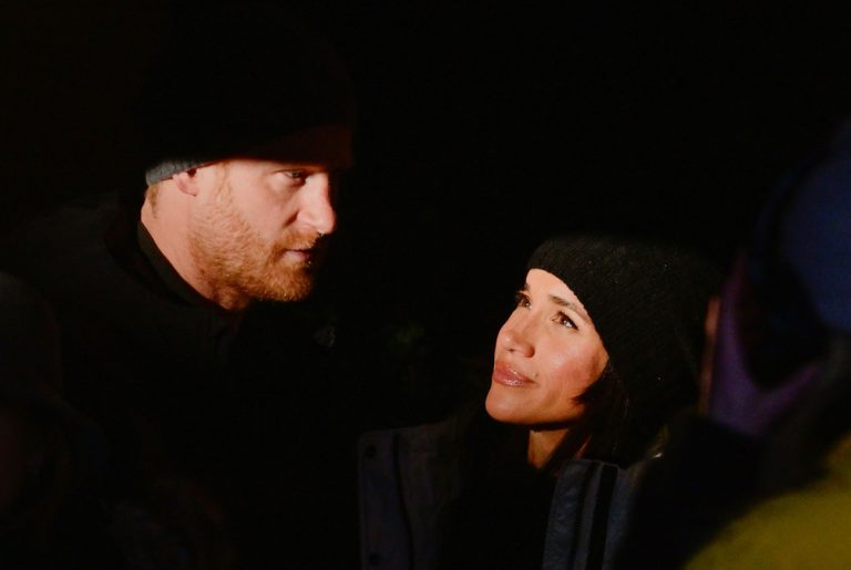 «Χωρίς βοήθεια θα ήθελε δύο εβδομάδες να βάλει το παντελόνι του»: Ένα νέο βιβλίο βγάζει στη «σέντρα» τον πρίγκιπα Χάρι