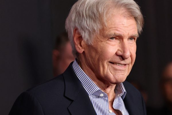 Ο Χάρισον Φορντ υποδύεται έναν πρόεδρο που μετατράπηκε σε τέρας, αλλά αποφεύγει να συζητήσει για τον Τραμπ