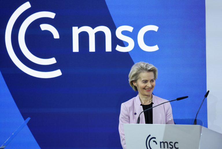 Οι Βρυξέλλες «χαλαρώνουν» για χάρη της άμυνας