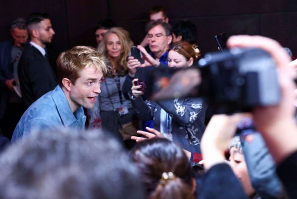 Ρόμπερτ Πάτινσον: Το «Mickey 17» είναι κάτι παραπάνω από ταινία επιστημονικής φαντασίας