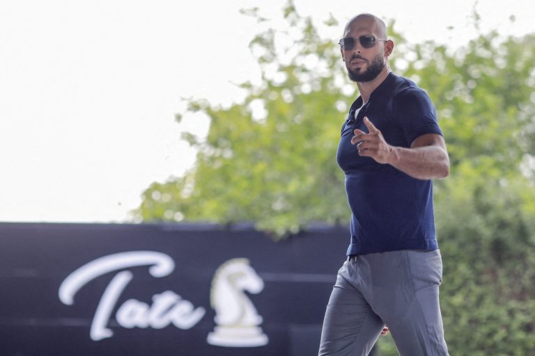 Τον ρώτησε κανείς; – Ο μισογυνικός οχετός του Άντριου Τέιτ στην Αριάνα Γκράντε