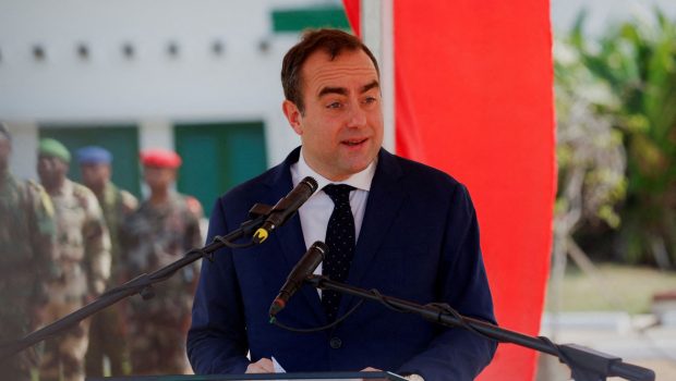 Γαλλία: Μετά τις ΗΠΑ, το Παρίσι ψάχνει πρόσβαση στα ορυκτά της Ουκρανίας – Για στρατιωτική χρήση