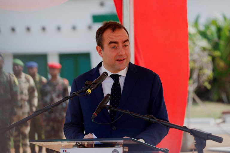 Γαλλία: Μετά τις ΗΠΑ, το Παρίσι ψάχνει πρόσβαση στα ορυκτά της Ουκρανίας – Για στρατιωτική χρήση