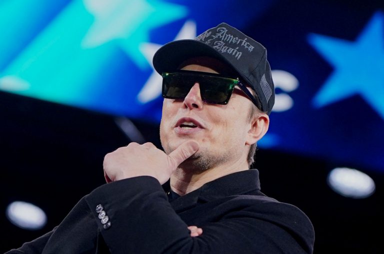 Έλον Μασκ προς δημοσίους υπαλλήλους: Δώστε αναφορά ή το εκλαμβάνω ως παραίτηση