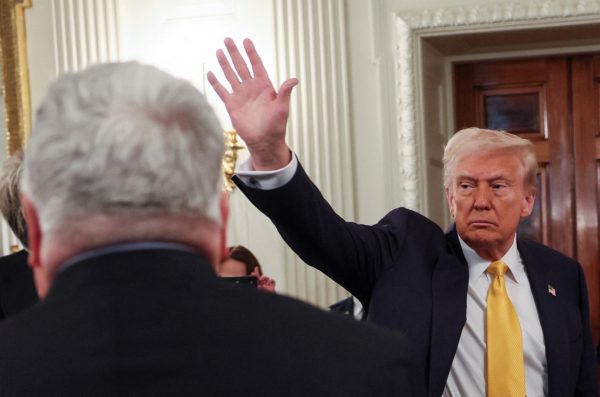 Trumponomics: Πληθωρισμός, επιτόκια και δασμοί «πληγώνουν» τους καταναλωτές