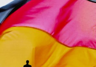 Γερμανία: Στις κάλπες 59,2 εκατ. πολίτες εν μέσω διαδηλώσεων κατά της ακροδεξιάς – Τα σενάρια συγκυβέρνησης