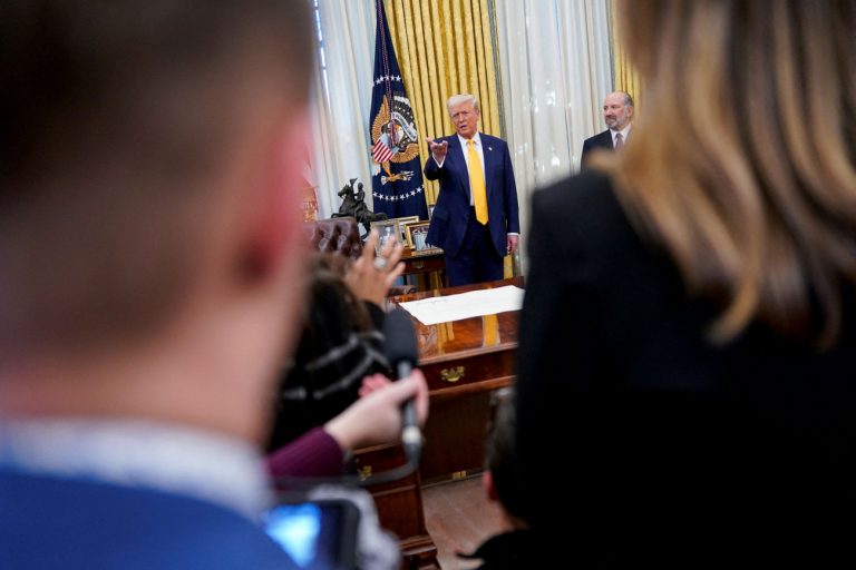 Δημοσκόπηση: Τι «βαθμό» παίρνει ο Ντόναλντ Τραμπ για τις πρώτες ημέρες του στο τιμόνι των ΗΠΑ