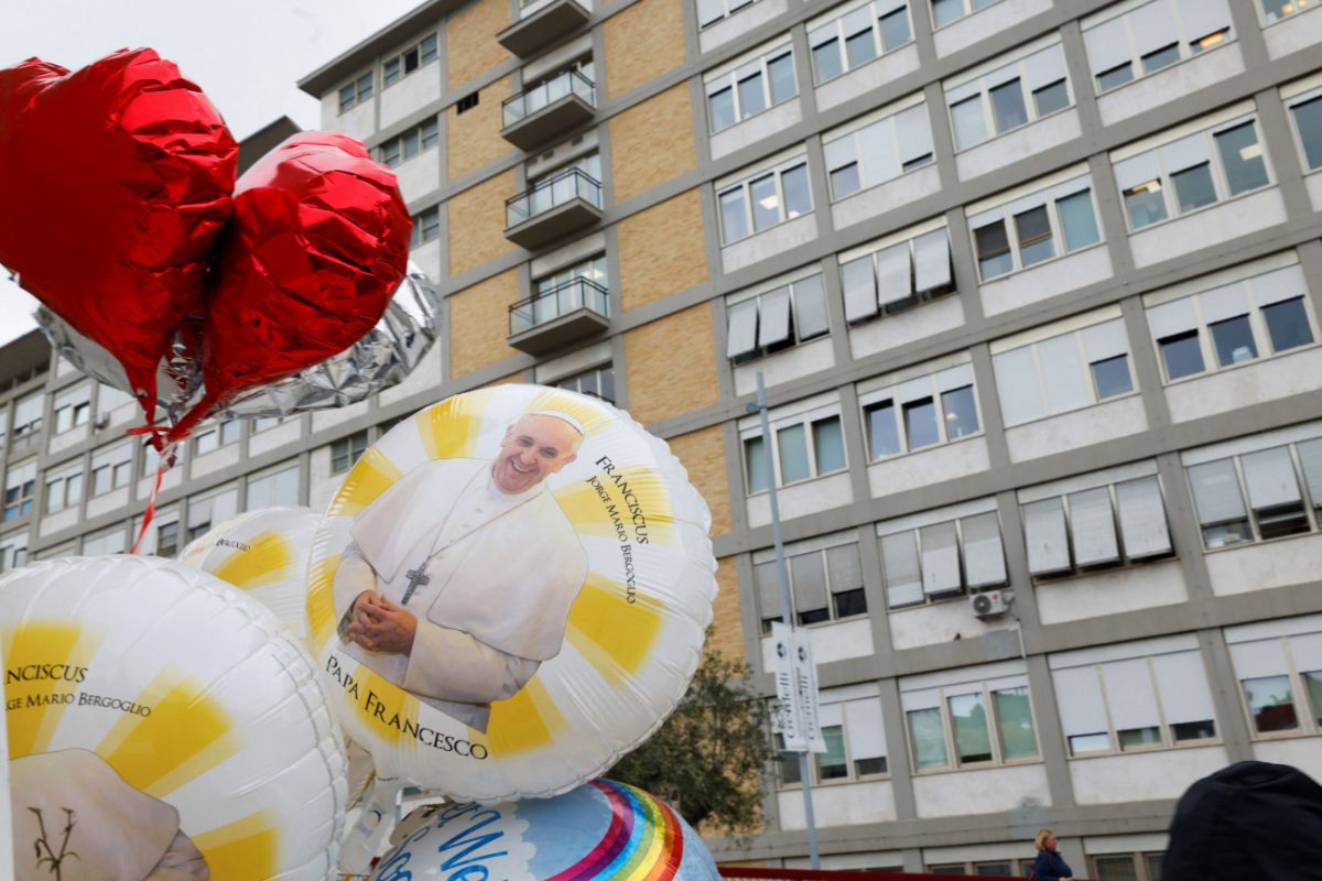 Βατικανό: Αγωνία για την υγεία του Πάπα μετά την νεφρική ανεπάρκεια – Καρδινάλιοι μιλούν για τις φήμες παραίτησης