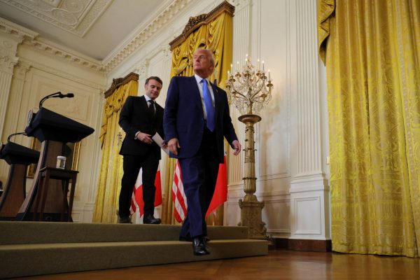 Τραμπ – Μακρόν: Και οι δύο θέλουν τον τερματισμό του πολέμου στην Ουκρανία αλλά με διαφορετικούς τρόπους