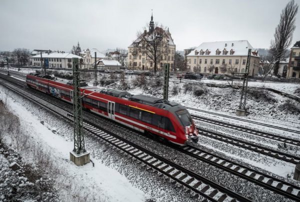 Ένα τρένο μέσα στην Γερμανία – Βγαίνει από τις ράγες η ατμομηχανή της Ευρώπης;