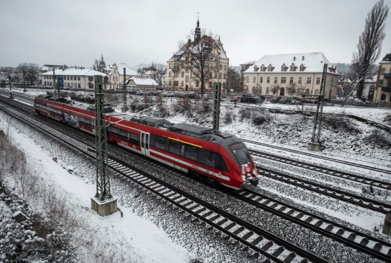 Ένα τρένο μέσα στην Γερμανία – Βγαίνει από τις ράγες η ατμομηχανή της Ευρώπης;