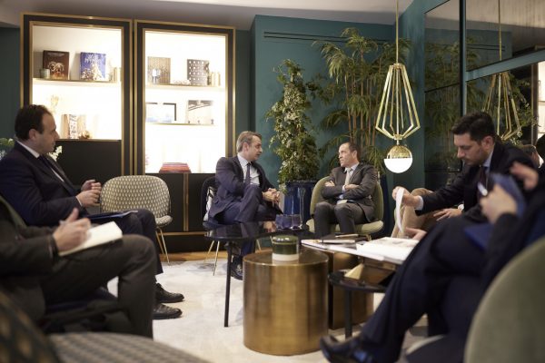 Επαφές Μητσοτάκη με εταιρείες τεχνολογίας στη Σύνοδο AI στο Παρίσι –  Δυνατότητες συνεργασίας και data centers στο επίκεντρο