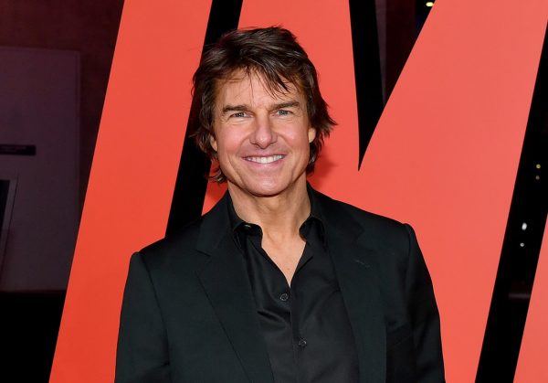 «Τι πρόσωπο φοράει;»: Η εμφάνιση του Τομ Κρουζ στο βίντεο του Super Bowl σόκαρε τους θεατές