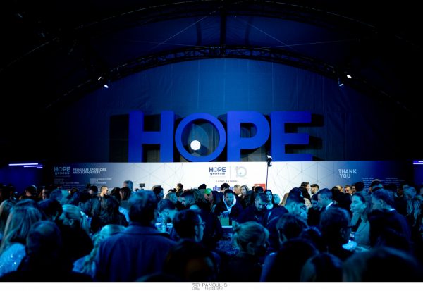 HOPEgenesis και Άννα Βίσση ένωσαν τις δυνάμεις τους για την καταπολέμηση της υπογεννητικότητας