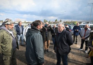 Στα αγροτικά μπλόκα ο Κουτσούμπας – «Ο λαός να συμπαρασταθεί στην αγροτιά – Δίκαια τα αιτήματά της»