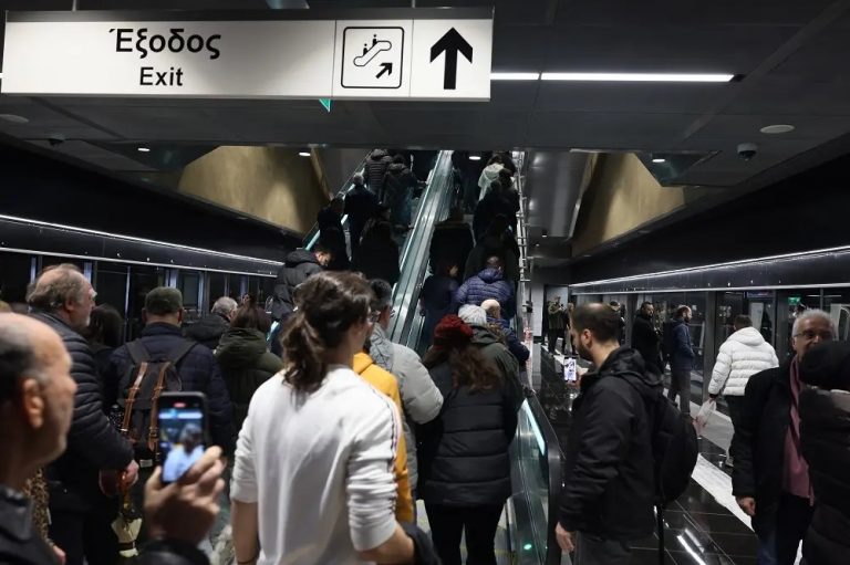 Μετρό Θεσσαλονίκης: Σε «υποβαθμισμένη λειτουργία» – Οι επιβάτες αλλάζουν τροχιά στον σταθμό 25ης Μαρτίου