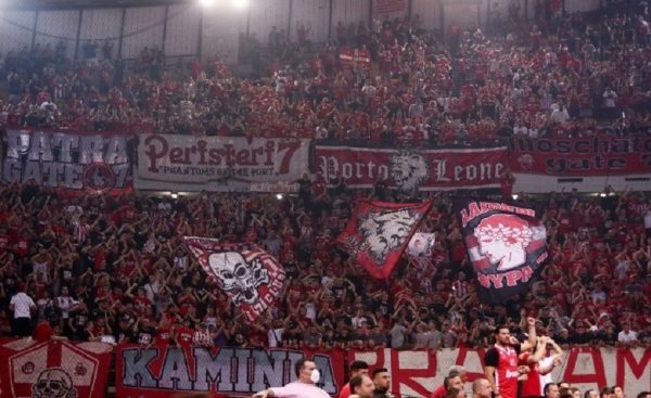 «Κοκκίνισε» η Βαρκελώνη από τους οπαδούς του Ολυμπιακού!