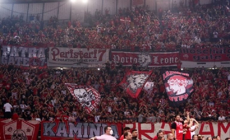 «Κοκκίνισε» η Βαρκελώνη από τους οπαδούς του Ολυμπιακού!