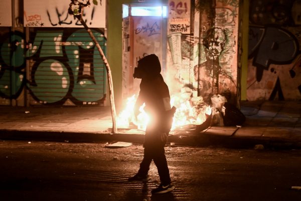 Εξάρχεια: Μολότοφ κατά αστυνομικών τα ξημερώματα – Δύο συλλήψεις