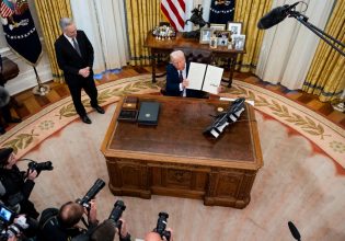 ΗΠΑ: Ομοσπονδιακό δικαστήριο μπλοκάρει την εφαρμογή του διατάγματος Τραμπ για την υπηκοότητα